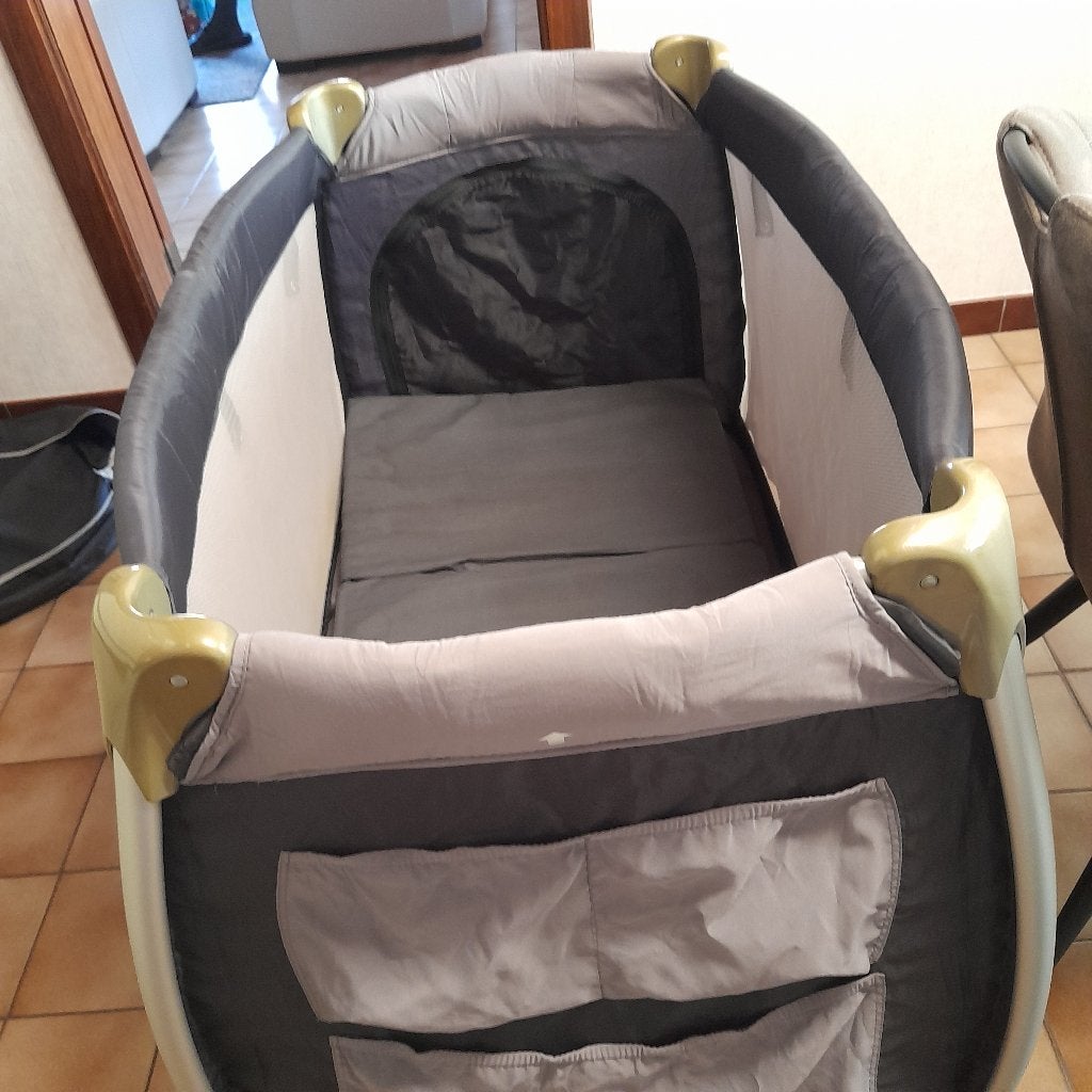 reisbedje van kinderplaneet met matras in goede staat, Ophalen, Gebruikt, Reisbedje