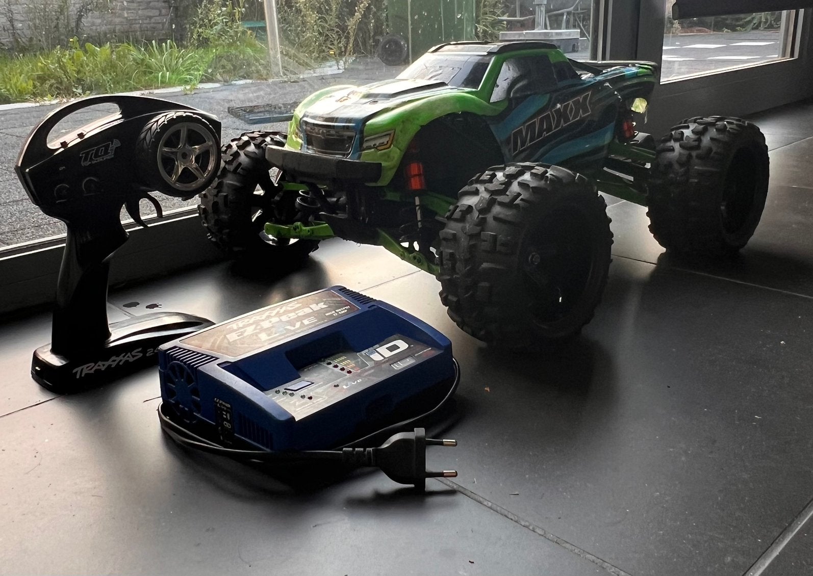 Rc Traxxas maxx, Hobby en Vrije tijd, Ophalen, Gebruikt, 1:9 t/m 1:12, Auto