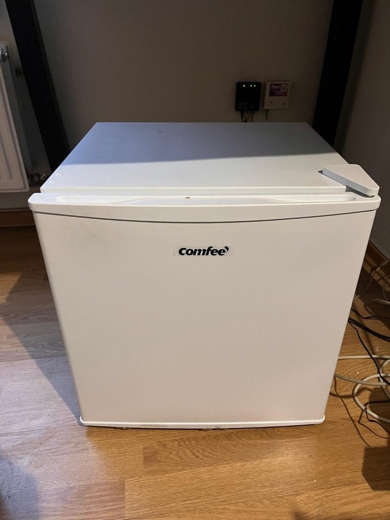 Comfee Mini Freezer 31L - Uitstekende staat, Elektronische apparatuur, Koelkasten en IJskasten, Zo goed als nieuw, Zonder vriesvak