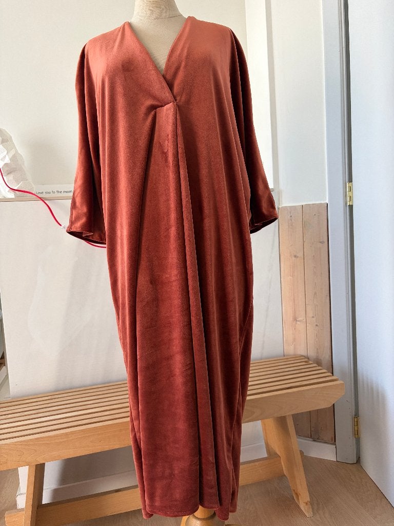 Black Rose: kleed in zacht velours, Kleding | Dames, Ophalen of Verzenden, Zo goed als nieuw, Maat 38/40 (M)