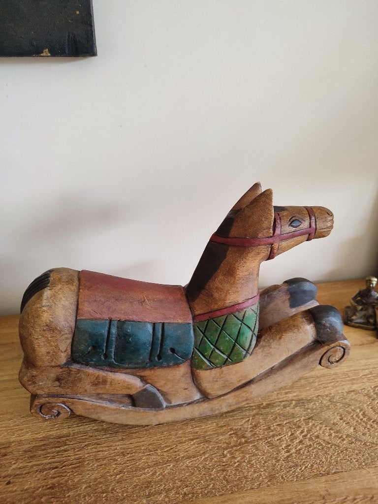 Indonésie, artisanat: cheval à bascule sculpté et peint main, Antiquités & Art, Art | Art non-occidental, 24 cm, Bois, Multicolore