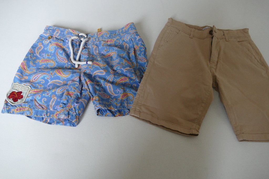 2 shorts: R95 en Rins: 14 jaar, Kinderen en Baby's, Kinderkleding | Maat 164, Broek, R95, Ophalen of Verzenden, Zo goed als nieuw
