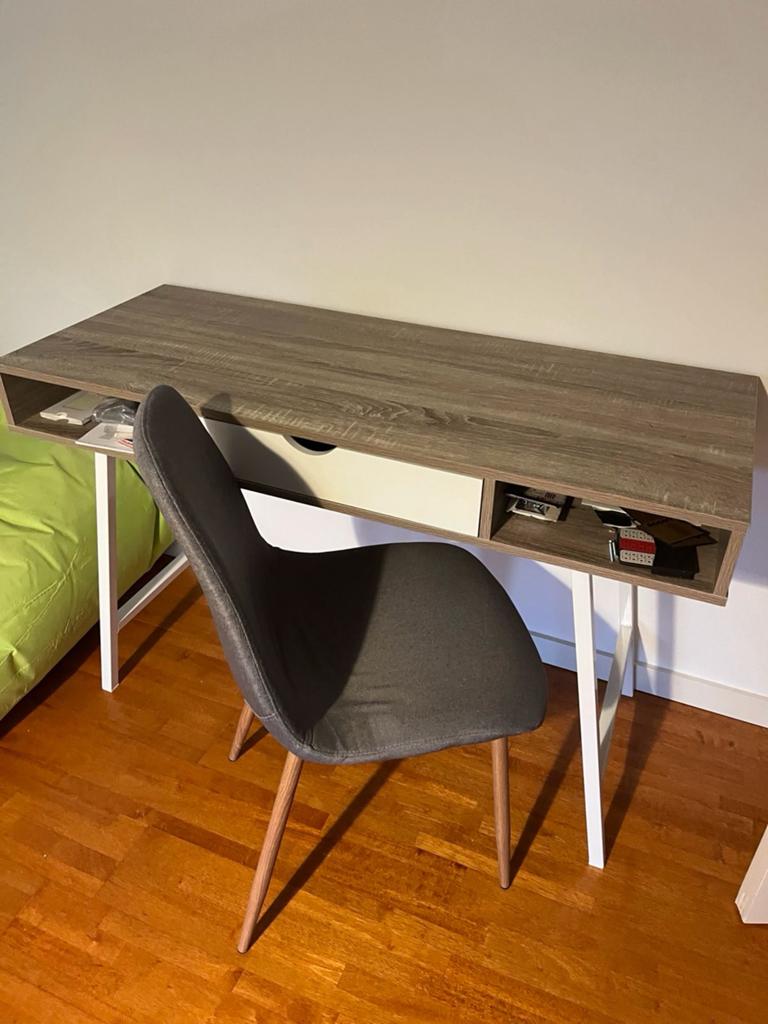 Bureau met stoel, Ophalen, Zo goed als nieuw