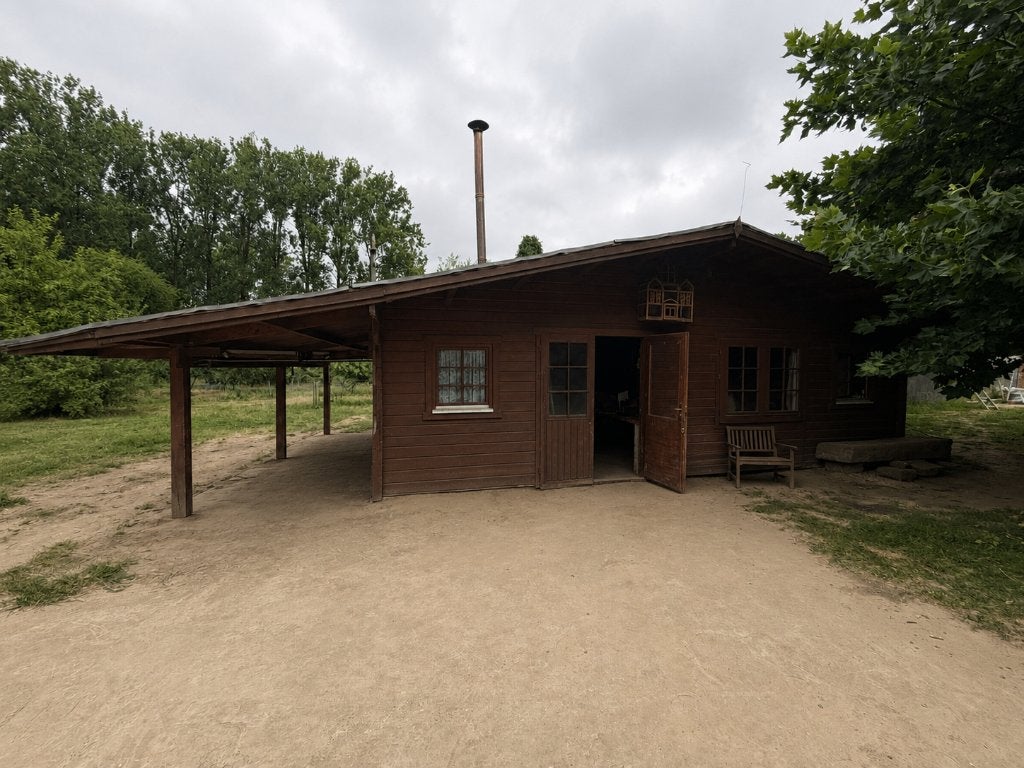 grande cabane en rondins de bois 8x8 m (64 m²), Cabane en bois, Utilisé, 500 cm ou plus, 3 fenêtres ou plus