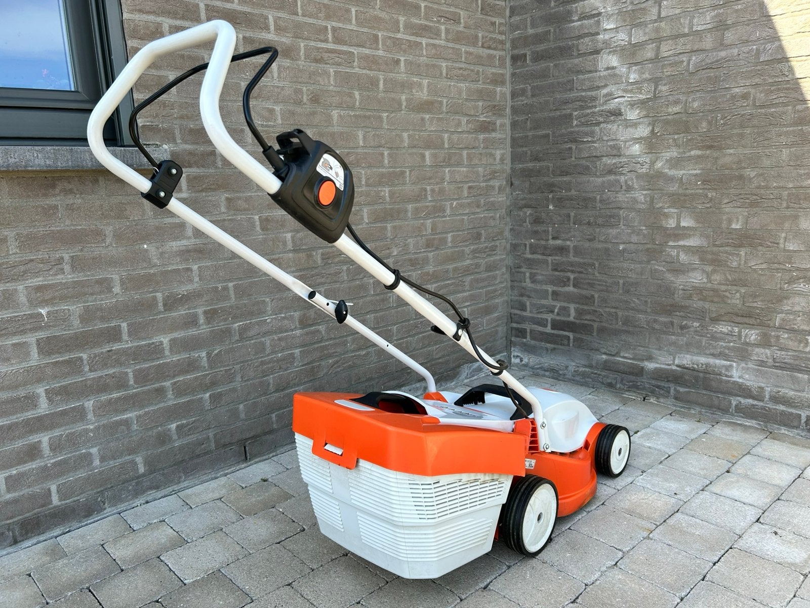 Stihl grasmaaier, Tuin en Terras, Ophalen, Cirkelmaaier, Elektrische grasmaaier, Zo goed als nieuw