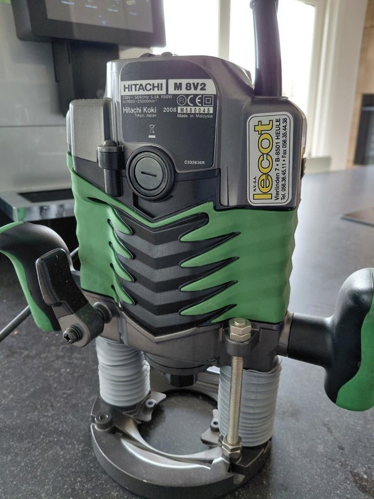 Hitachi bovenfrees met koffer, Ophalen, Bovenfrees