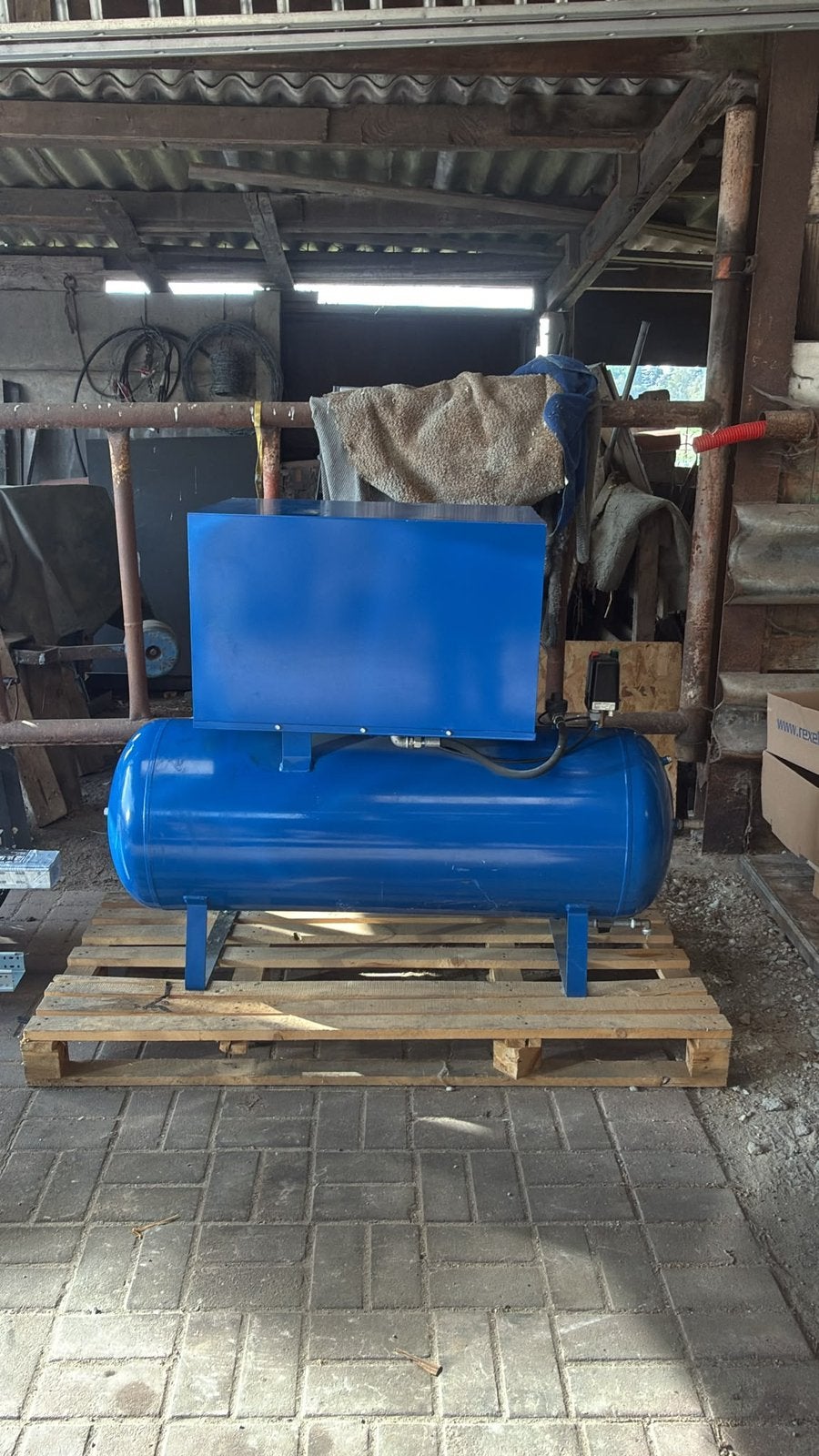 Compressor 2,2kW /230V - geluidsomkasting - 200L, Doe-het-zelf en Bouw, 100 liter of meer, Ophalen, Zo goed als nieuw, Geluidgedempt