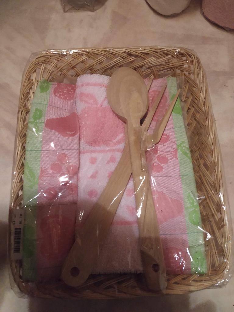 rieten mandje met keukenhanddoeken, houten keukenbestek..., Ophalen of Verzenden, Nieuw