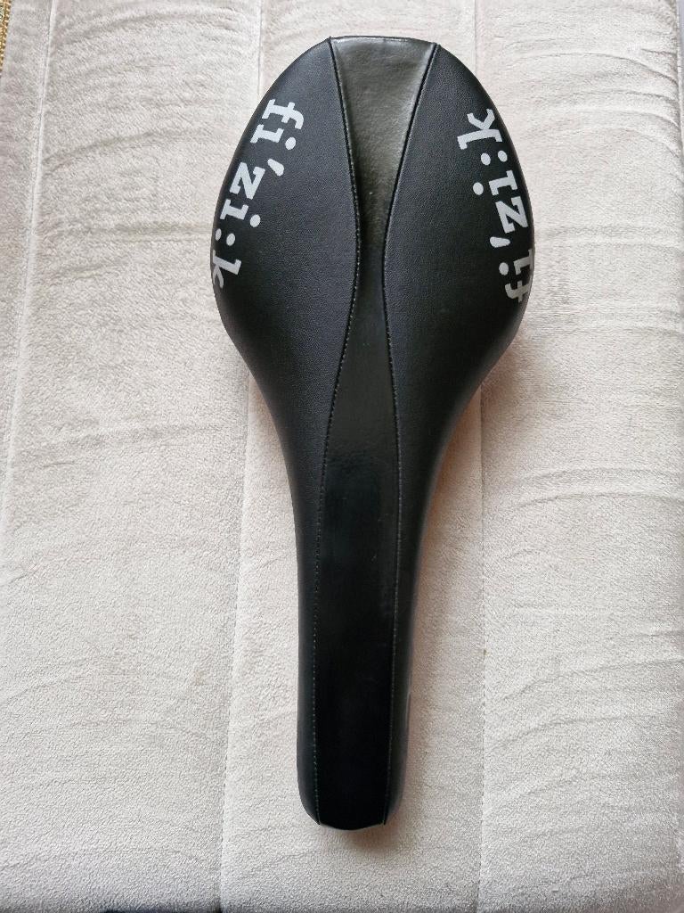 SELLE FI'ZI:K TUNDRO RAILS MANGANEZE 285mm 126mm, Vélos & Vélomoteurs, Enlèvement, Selle