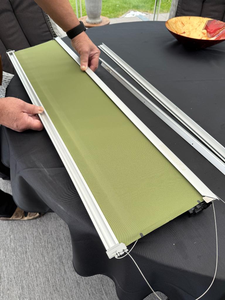 Velux verduisterend rolgordijn, Ophalen, Zo goed als nieuw