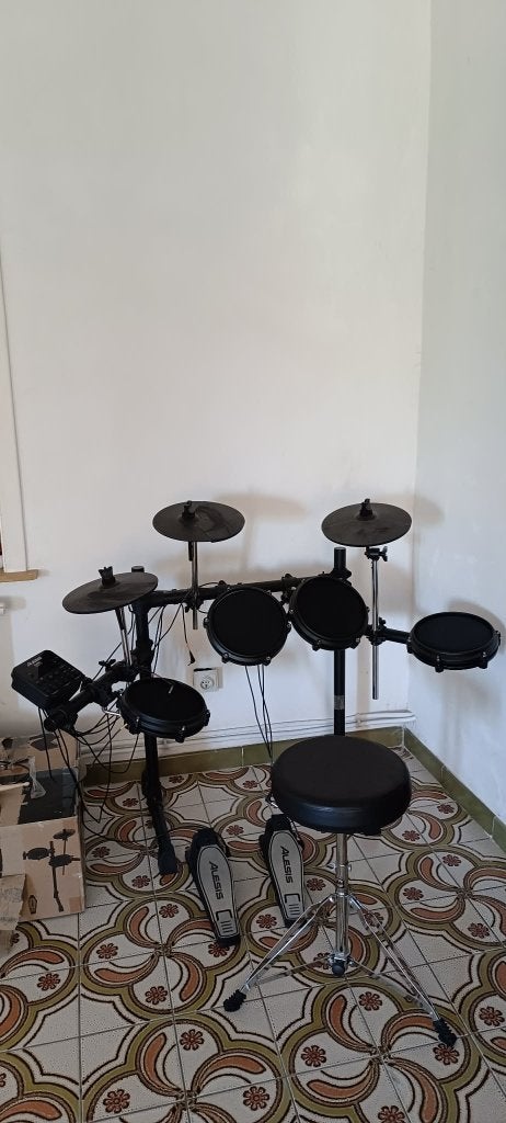 batterie électronique alesis turbo mesh kit + tabouret, Enlèvement, Utilisé, Autres marques, Électronique