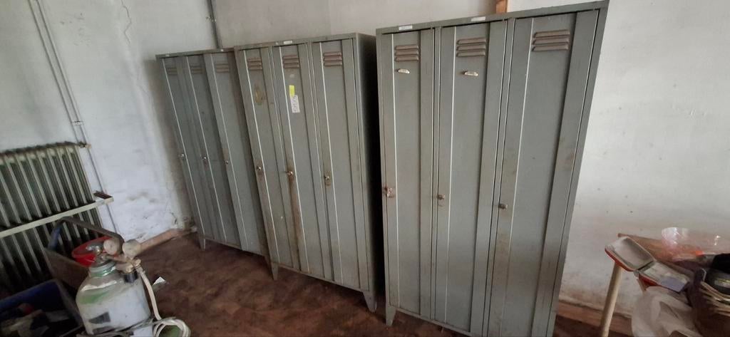 Industrial lockers (3 x 3), Ophalen