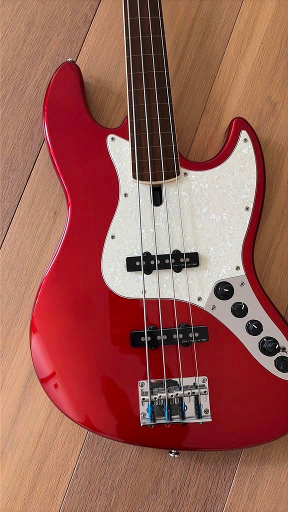 Sire Marcus Miller fretless bas, Enlèvement, Comme neuf