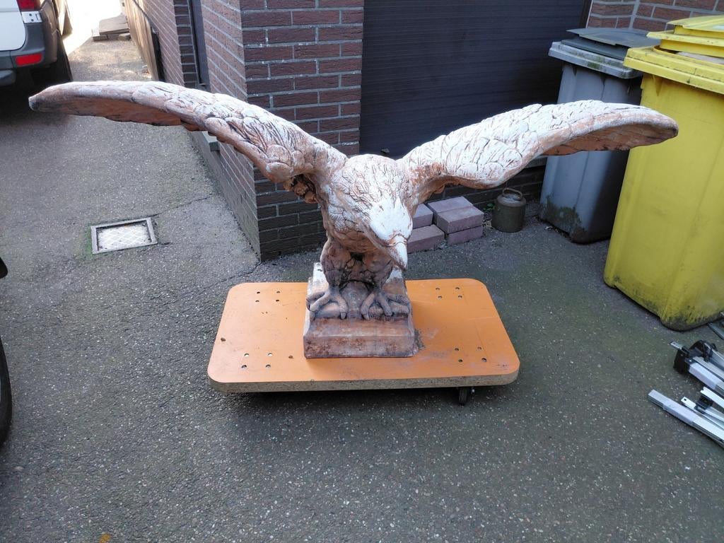 Stenen arend, vleugelwijdte 1,85m en hoogte 80cm, Ophalen