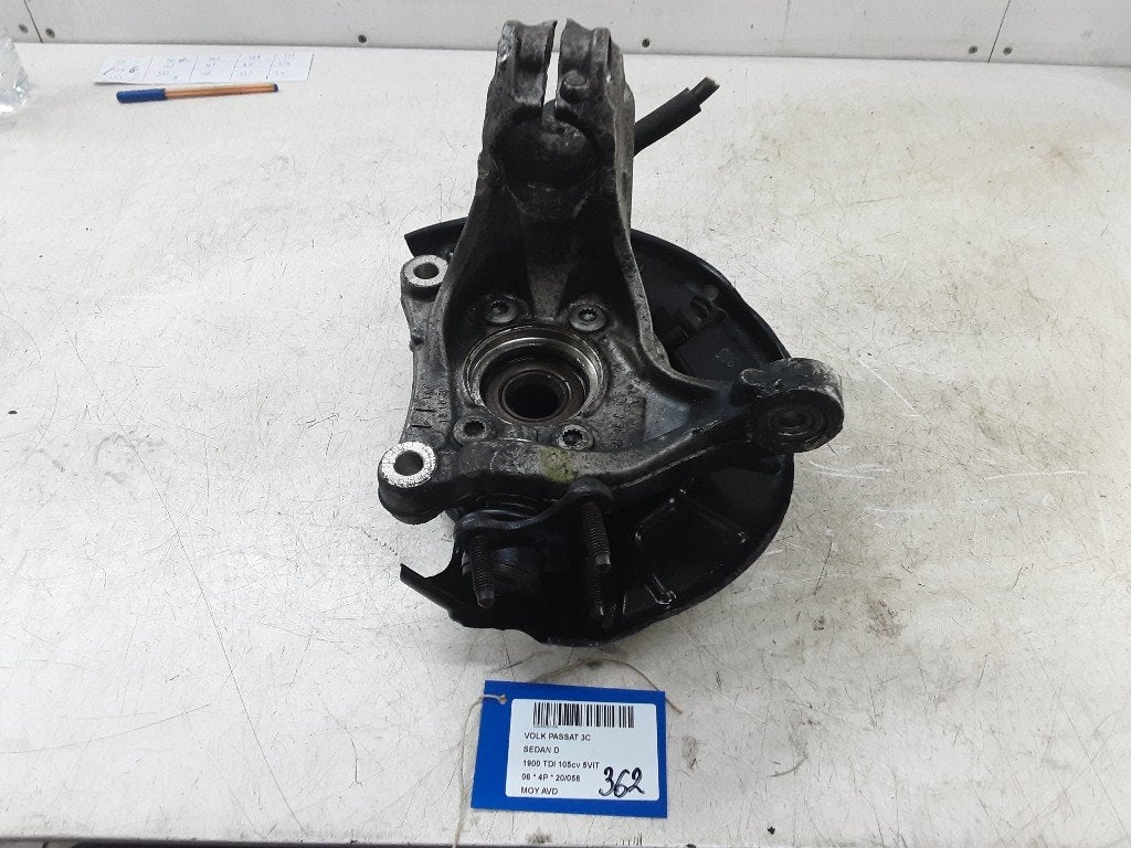 WIELNAAF RECHTS VOOR Volkswagen Passat (3C2), Gebruikt, Volkswagen