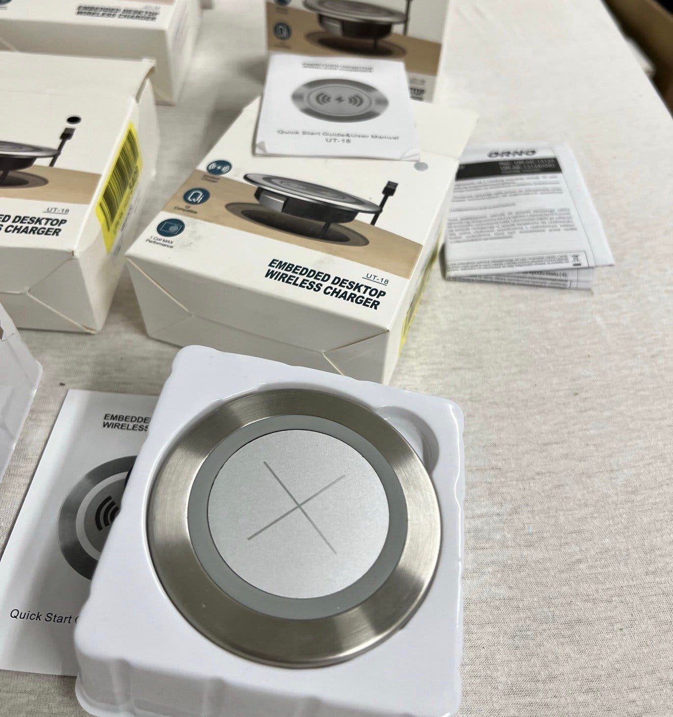 Chargeur sans fil intégré Chargeur de station charge argenté, Enlèvement ou Envoi, Neuf
