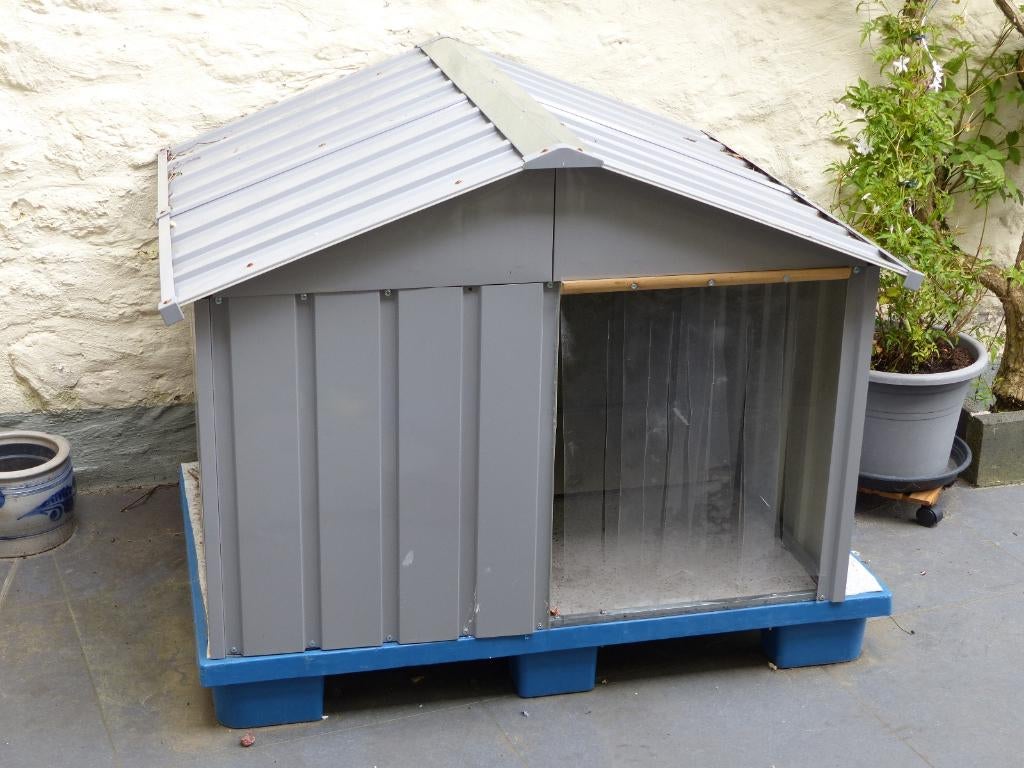 Niche pour grand chien****TROP TARD ! VENDU********, Neuf, Enlèvement ou Envoi, 65 à 100 cm, Niche à chien