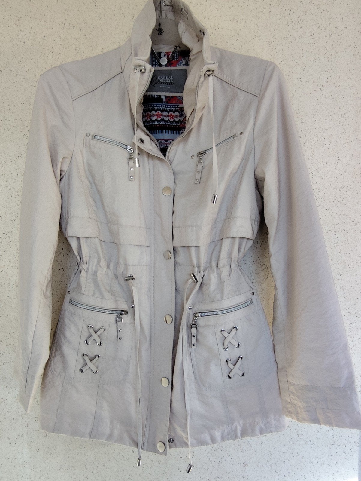 Regenjas licht grijs met ritssluiting en drukknopen. M 42., Kleding | Dames, Ophalen