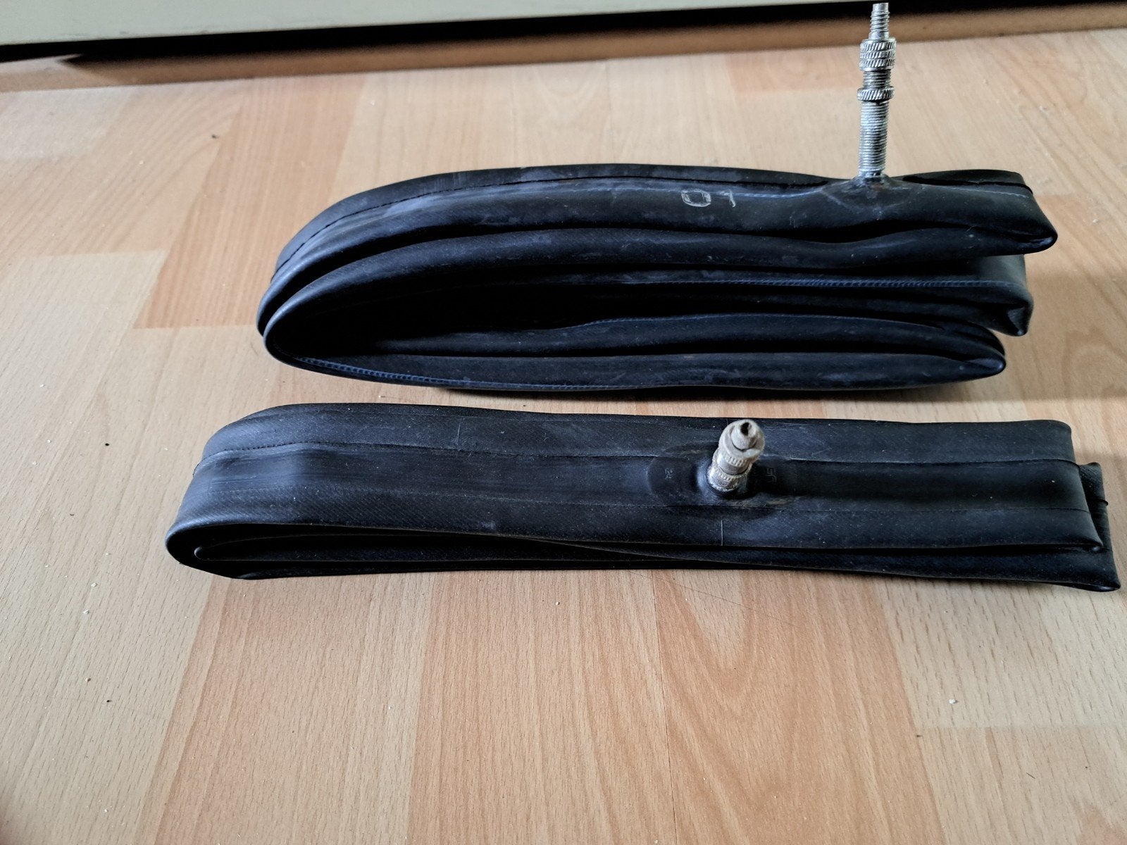 2x binnenband 28x1.5 inch, Ophalen, Zo goed als nieuw, Elektrische fiets, Band