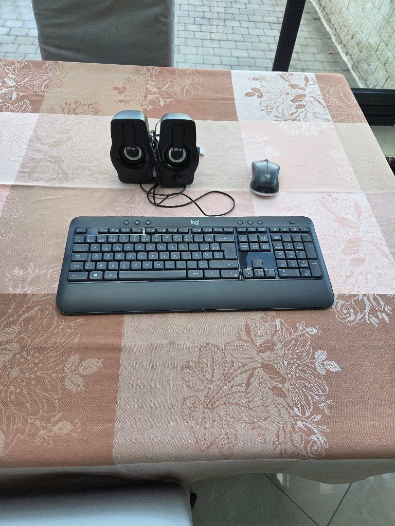 Lot complet PC : clavier + Souris + haut-parleurs, Enlèvement, Azerty, Comme neuf, Logitech G