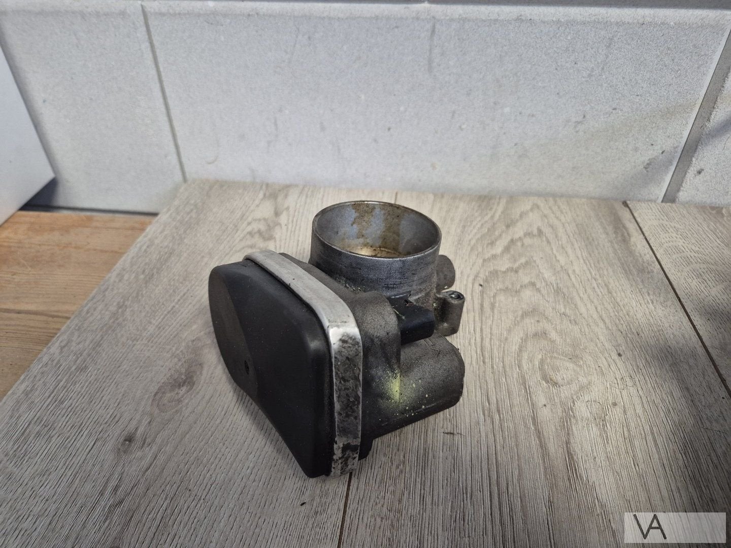 Chrysler 300c / Dodge gasklephuis 2.7 benzine 04861691aa €40, Autos : Pièces & Accessoires, Utilisé, -, -, Enlèvement ou Envoi