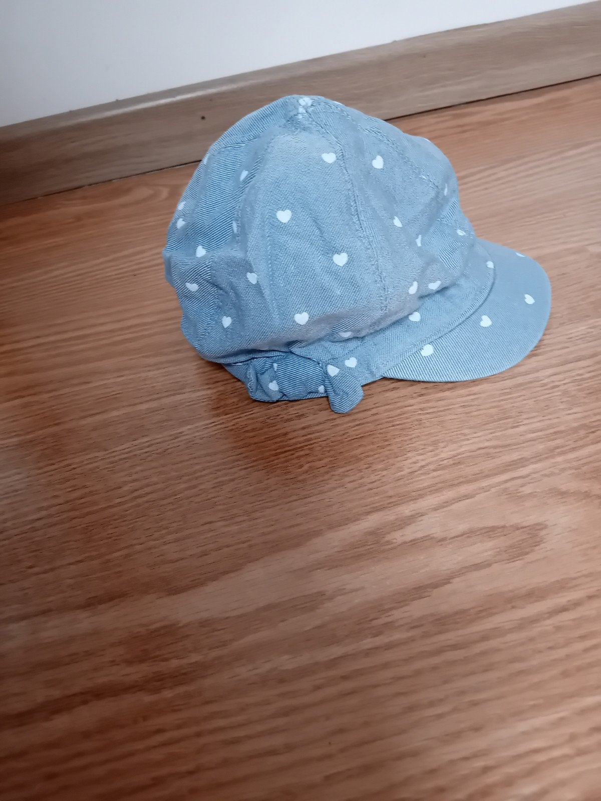 Jeanskleurige pet met hartjes, Enfants & Bébés, 104 ou plus petit, Enlèvement ou Envoi, H&M, Utilisé