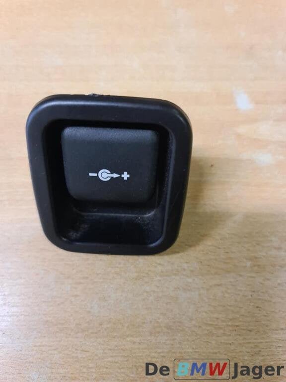 12 volt aansluiting kofferbak BMW E90 E91 E87 51477143111, Auto-onderdelen, Interieur en Bekleding, Gebruikt, Ophalen of Verzenden