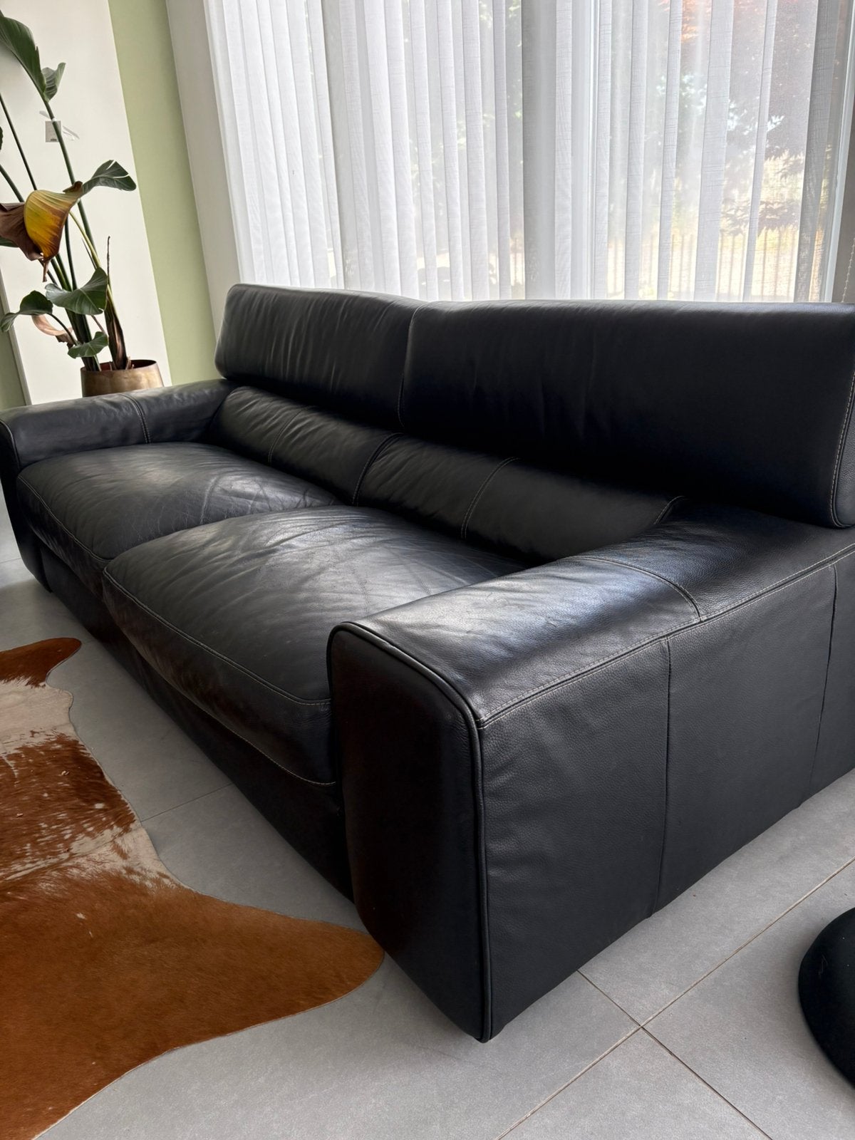 Zwart lederen salon,  gratis, afhalen, Maison & Meubles, Canapés | Sofas & Chaises Longues, Enlèvement, Utilisé, Trois personnes