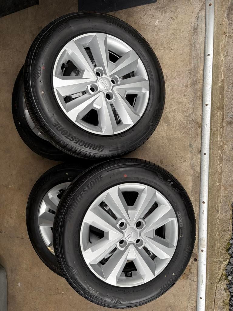 Nieuwe Renault Dacia 4x100 15 inch wielen, Auto-onderdelen, Ophalen, 15 inch, Band(en), Zomerbanden