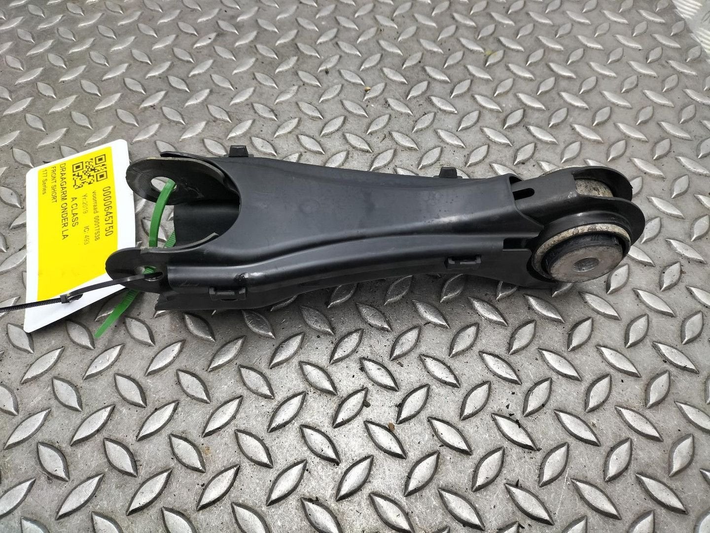MERCEDES A CLASS W177 AMG A35 4Matic. Pr.Pl.  DRAAGARM ONDER, Ophalen of Verzenden, Gebruikt, ARN erkend