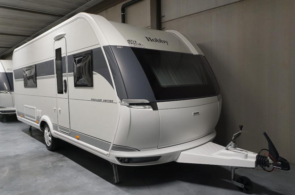 Nieuwe 4pers.Hobby met 2x1p bed, rondzit, BADKAMERCARAVAN, Rondzit, Hobby, Koelkast, Bedrijf