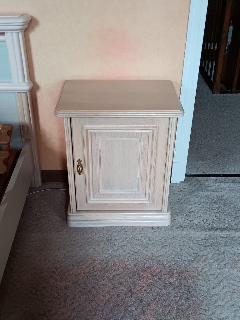 Nachtkastje, Huis en Inrichting, Ophalen, Zo goed als nieuw, Hout