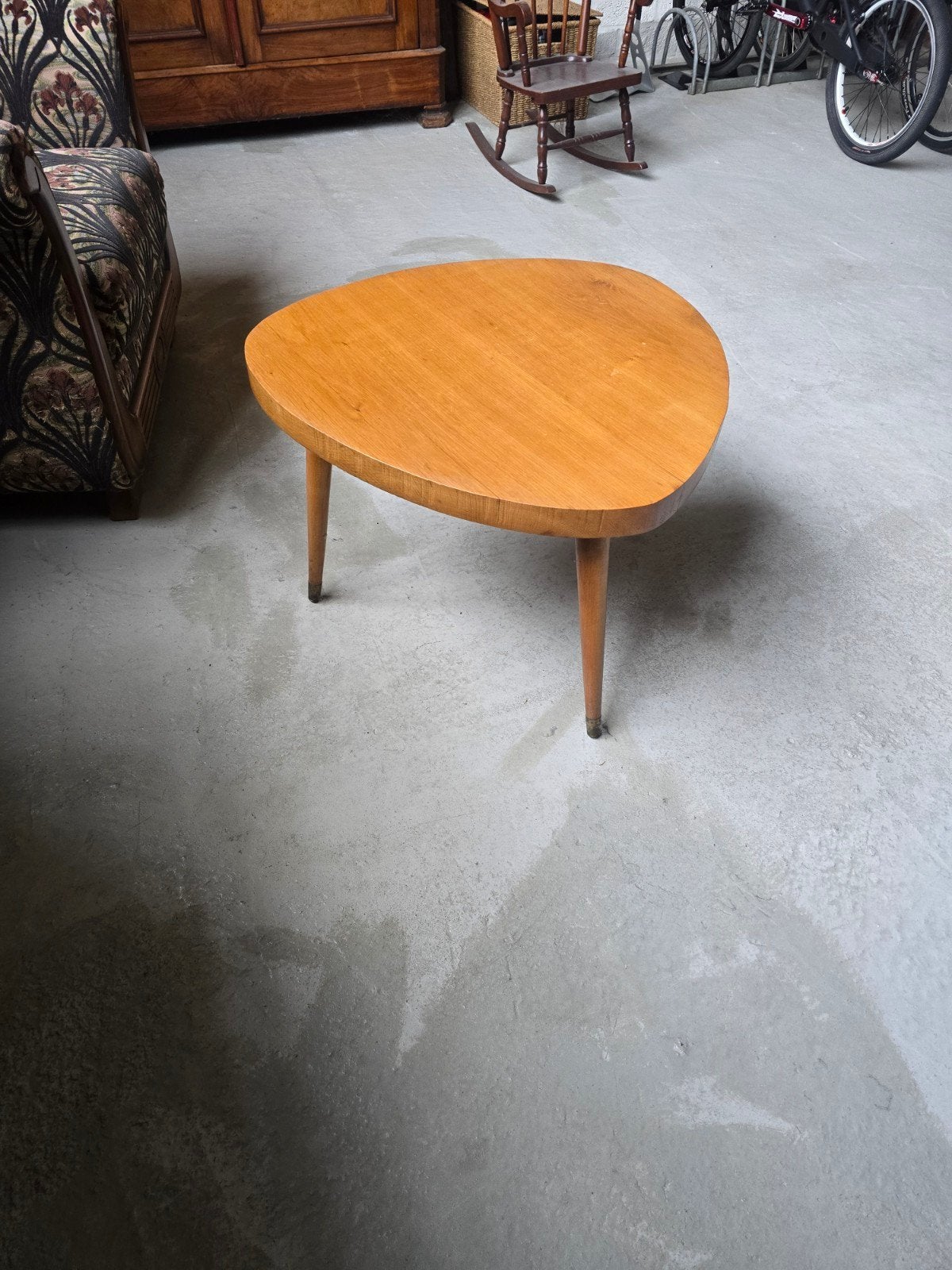 table vintage (pas de réédition), Antiquités & Art, Enlèvement, Table, Bois, De l'artiste lui-même
