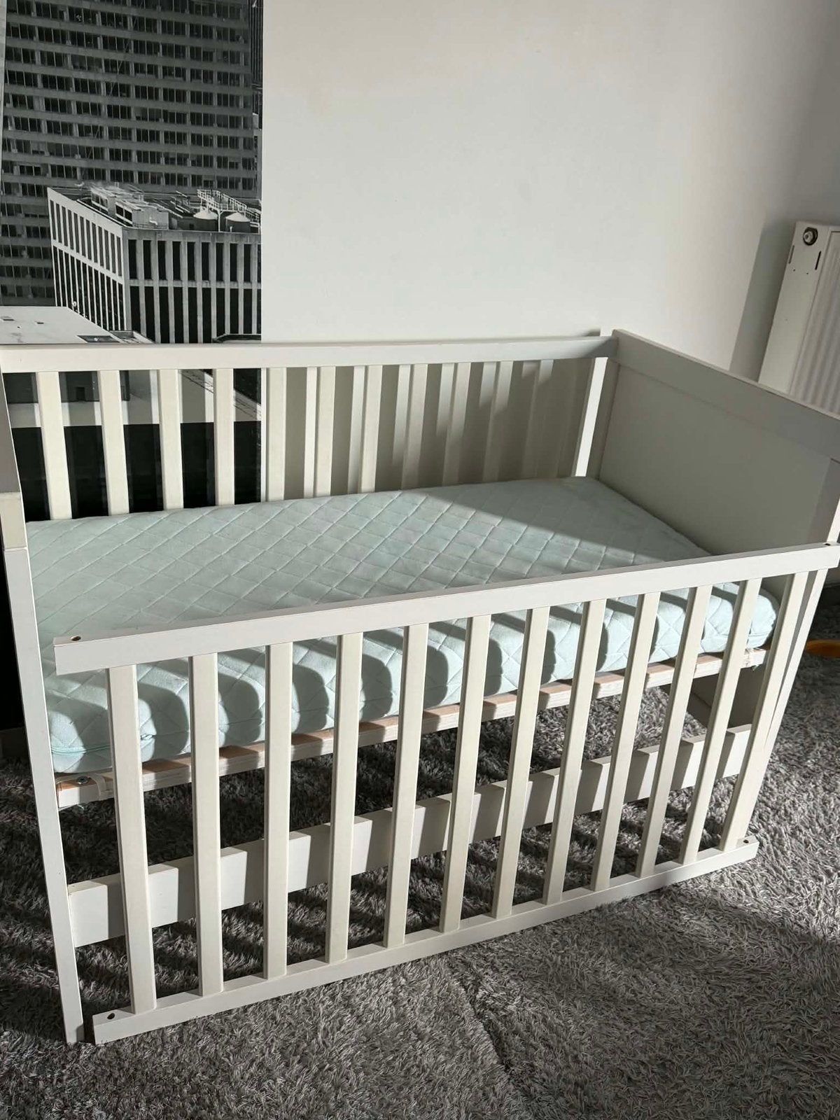 Ikea babybed sundvik 120x60 met matras, Kinderen en Baby's, Ophalen, Zo goed als nieuw