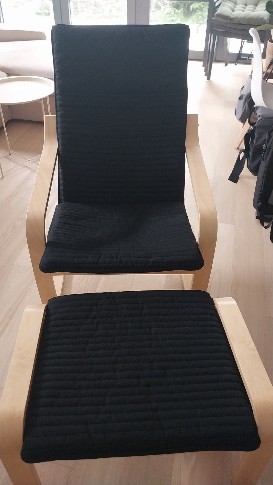 Fauteuil poang Ikea, Enlèvement