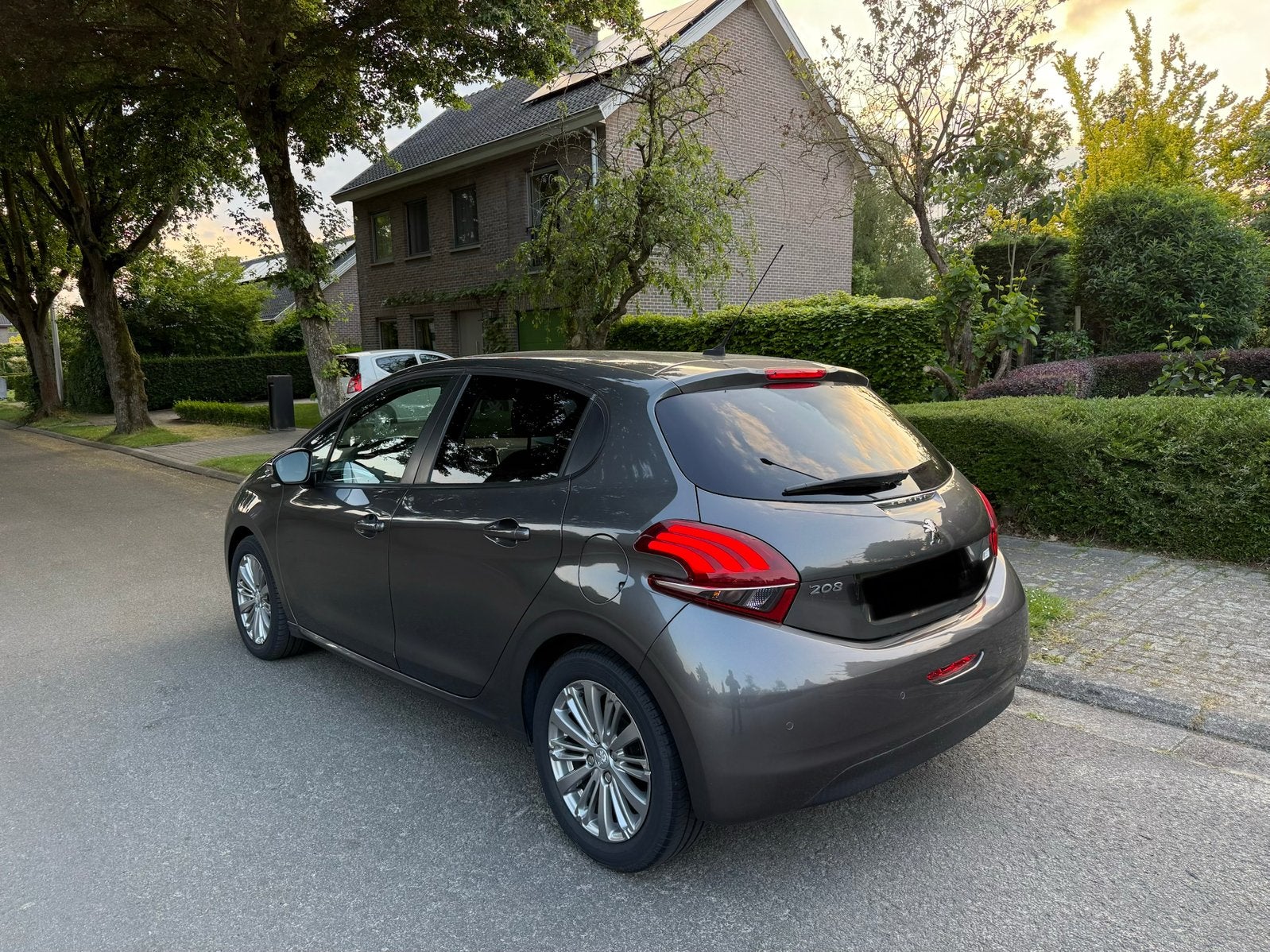PEUGEOT 208 1.2i ALLURE S FACELIFT 2018 17.000 KM NIEUW !! ✅, Autos, Peugeot, Argent ou Gris, Achat, Euro 6, Entreprise