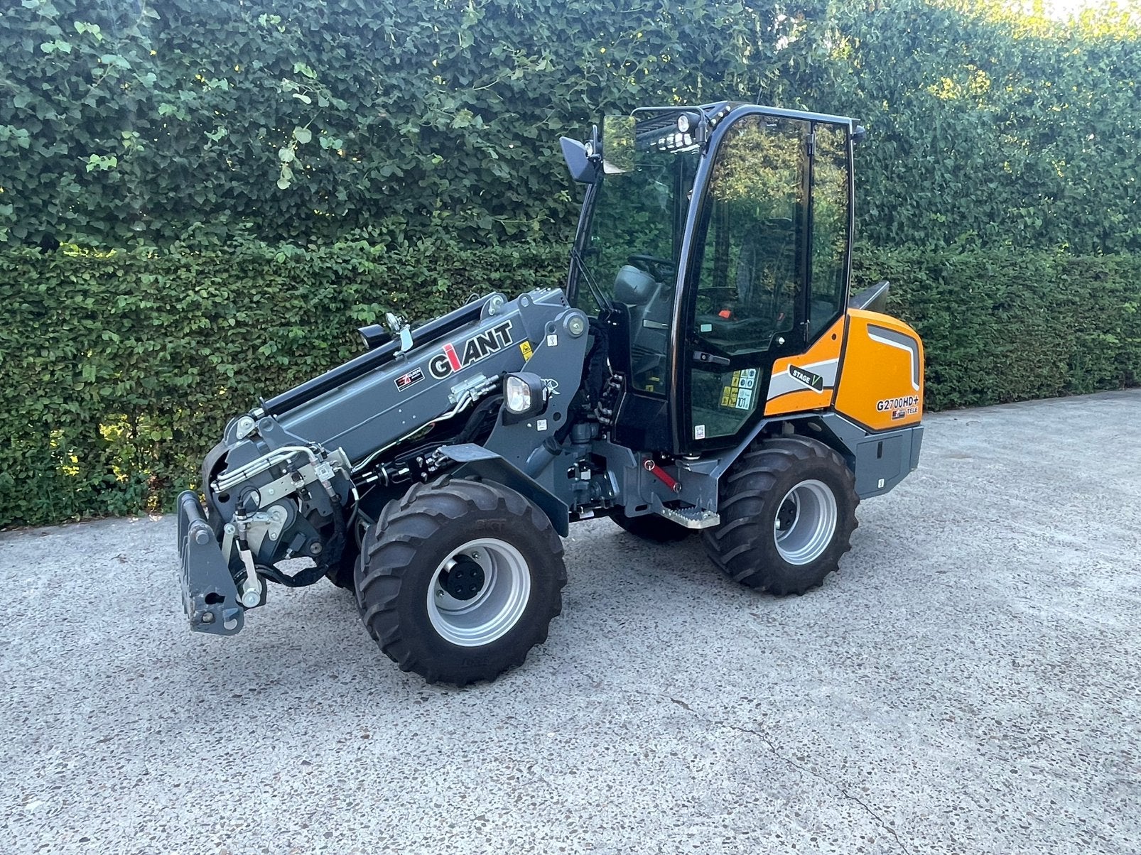 Giant 2700 hd+ Tele, Articles professionnels, Machines & Construction | Grues & Excavatrices, Enlèvement
