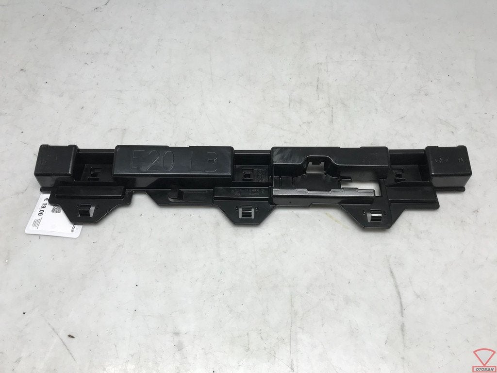 BMW 1 Serie F20 LCI M Side Skirt Houder Links 51777240915, Auto-onderdelen, Petuelring 130
80788  Munich, DE, Gebruikt, Info@bmw.de