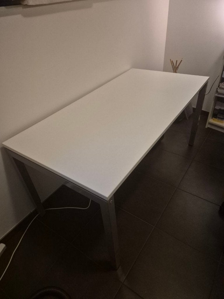 Bureau in hoogte verstelbaar - 160 cm x 80 cm, Ophalen, 160 cm, In hoogte verstelbaar, Zo goed als nieuw