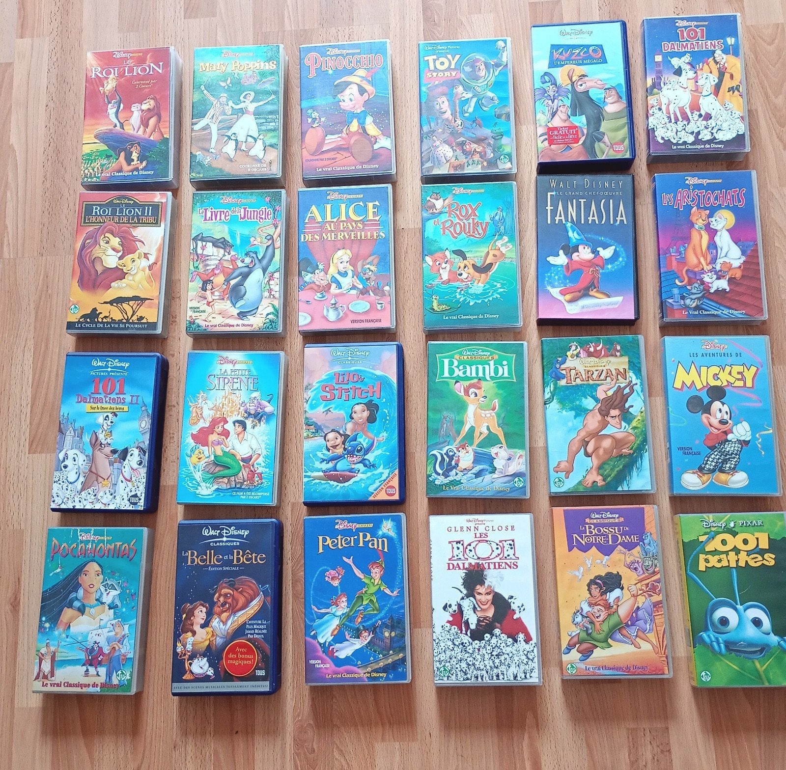 Lot de 30 VHS Disney + lecteur, Enlèvement, VHS