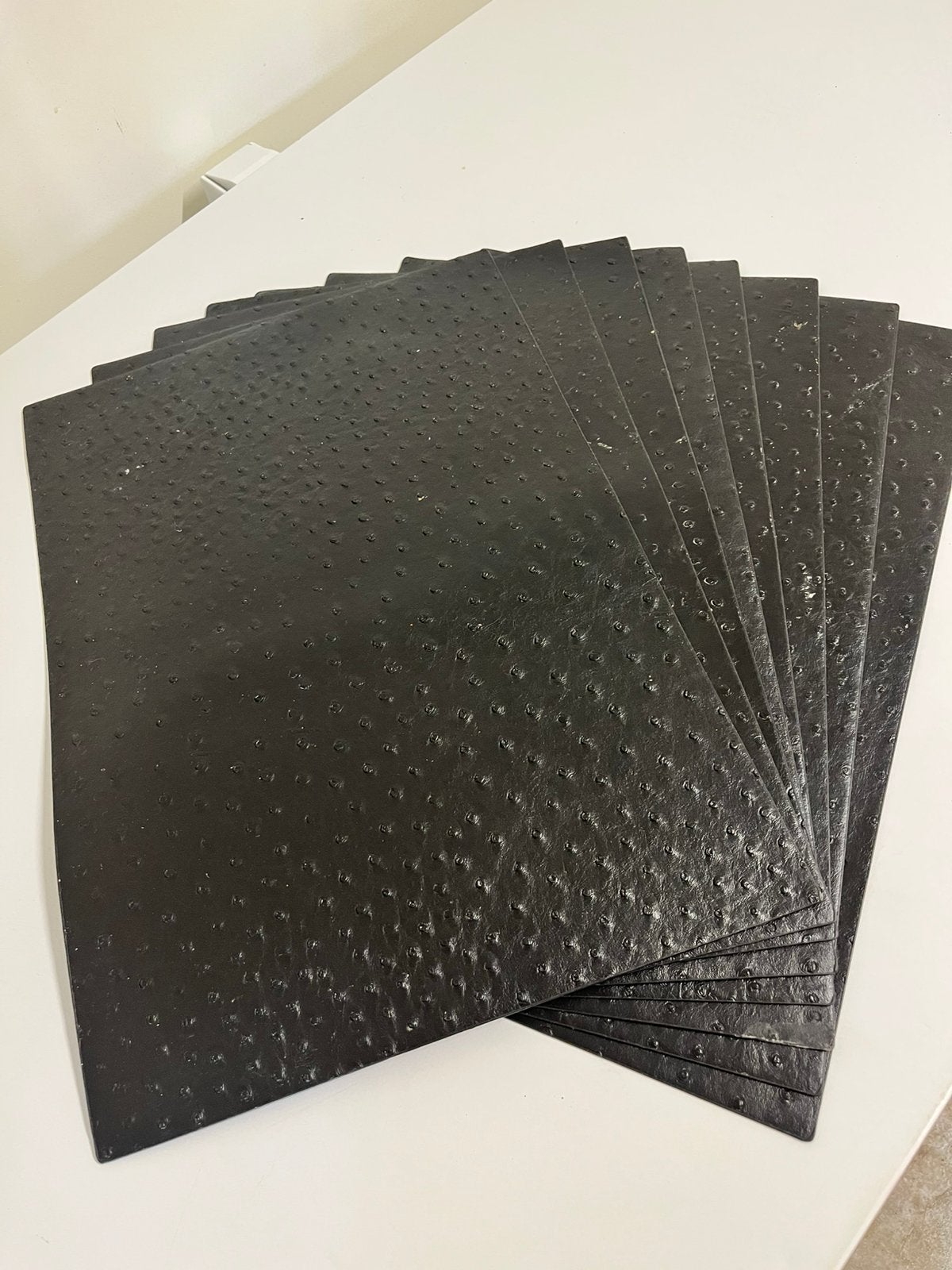 8 zwarte placemats met nopjes van het merk bonbistro, Comme neuf, Synthétique, Enlèvement, Autres types