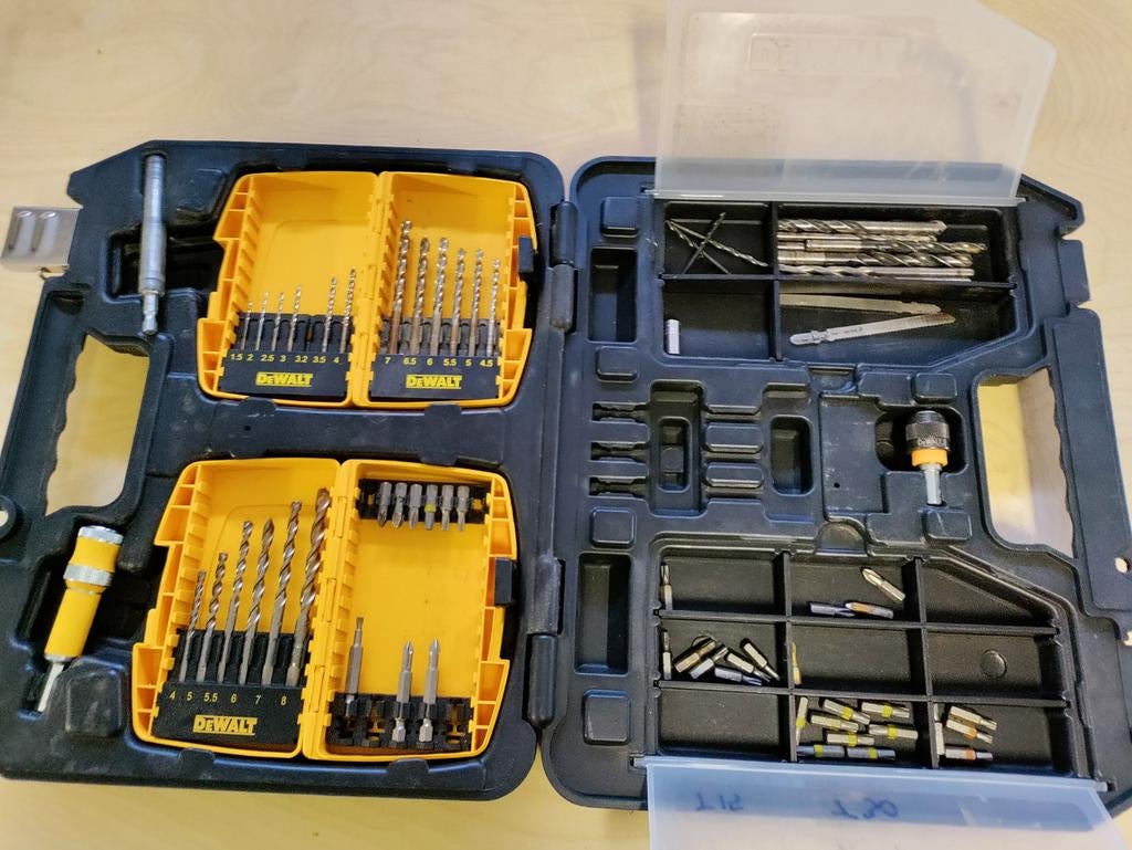 DeWalt set boren en bits, Ophalen