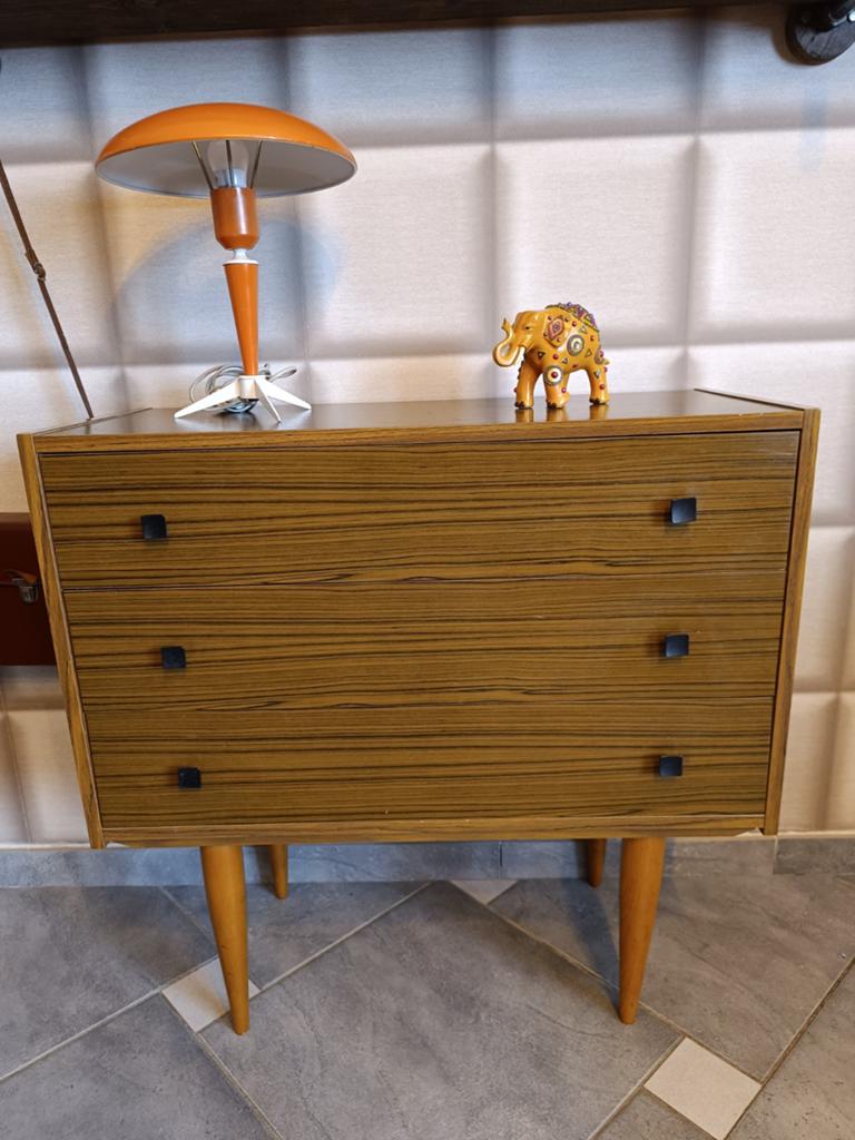 Vintage commode trois tiroirs palissandre zebrano, Maison & Meubles, Armoires | Commodes, Enlèvement ou Envoi, Teck