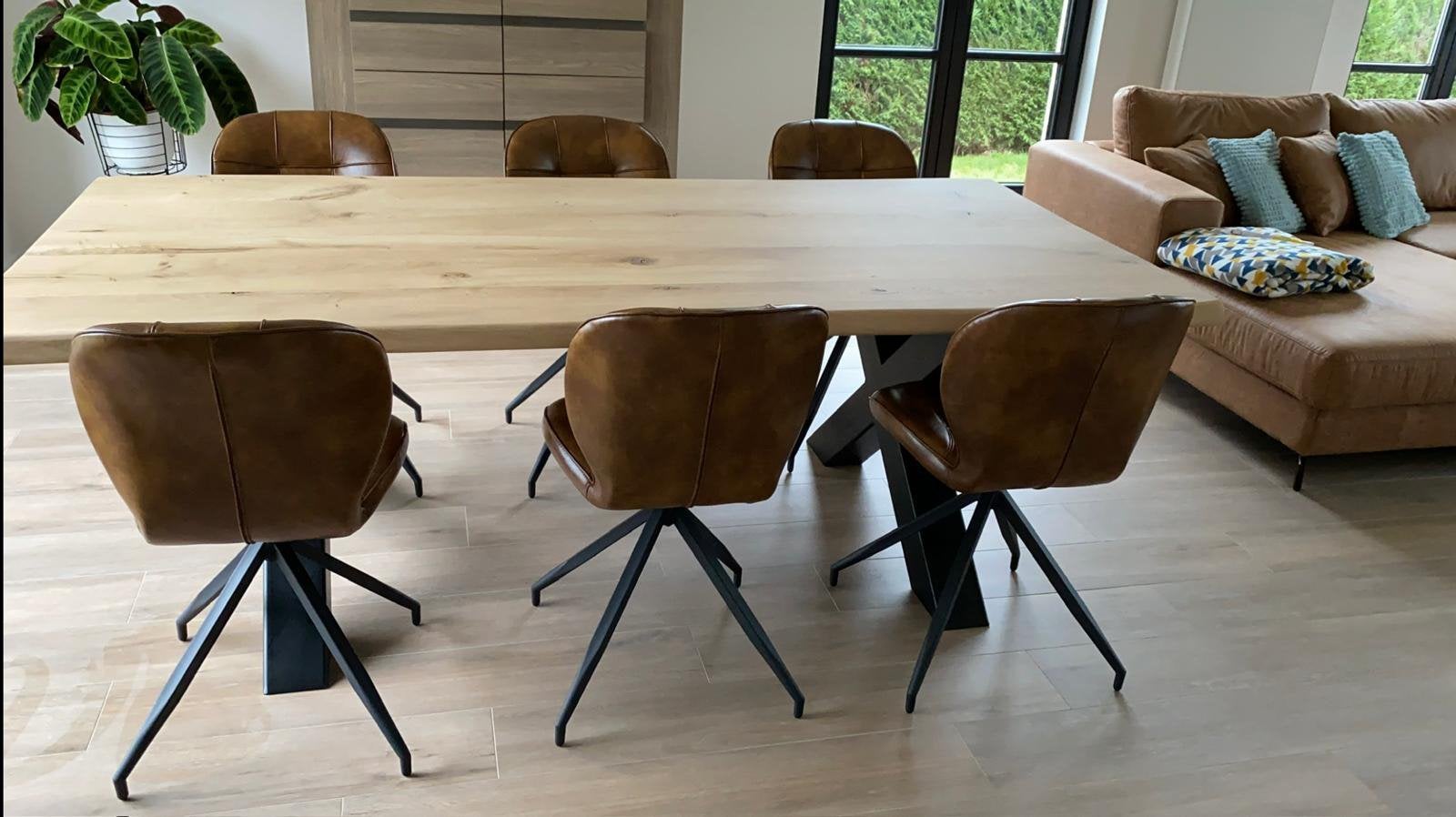 Voleiken tafel met stoelen, Ophalen, Zo goed als nieuw