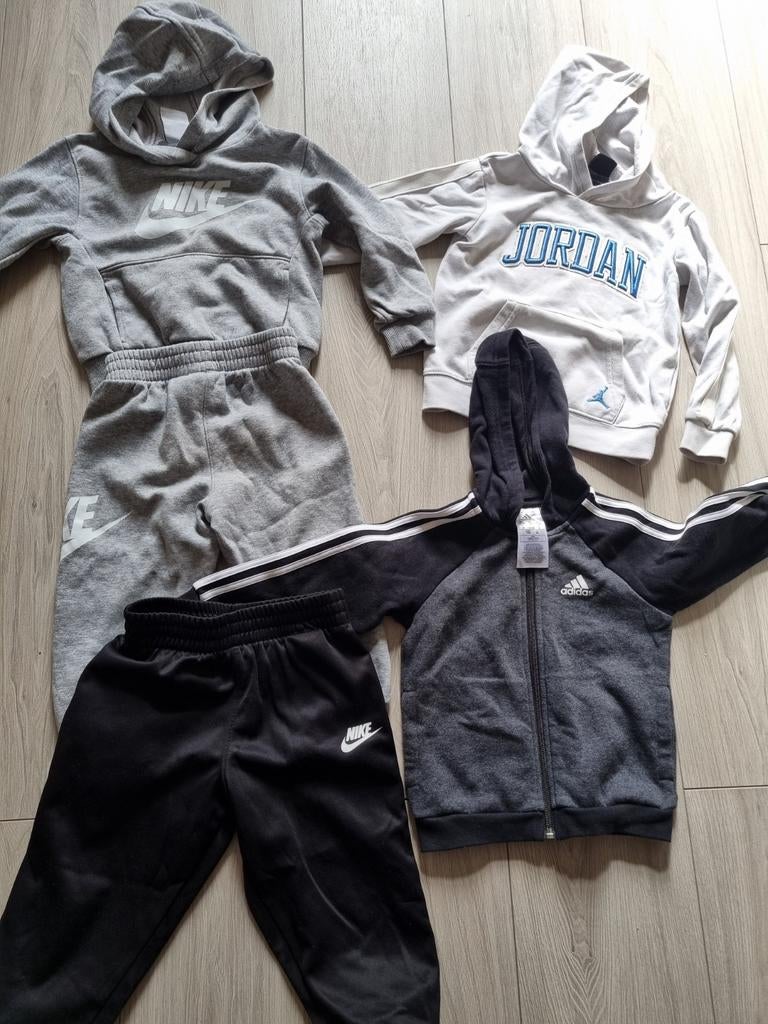 Trainingspak van zeer goede kwaliteit voor 2 tot 3 jaar, Kinderen en Baby's, Ophalen of Verzenden, Zo goed als nieuw, Maat 98