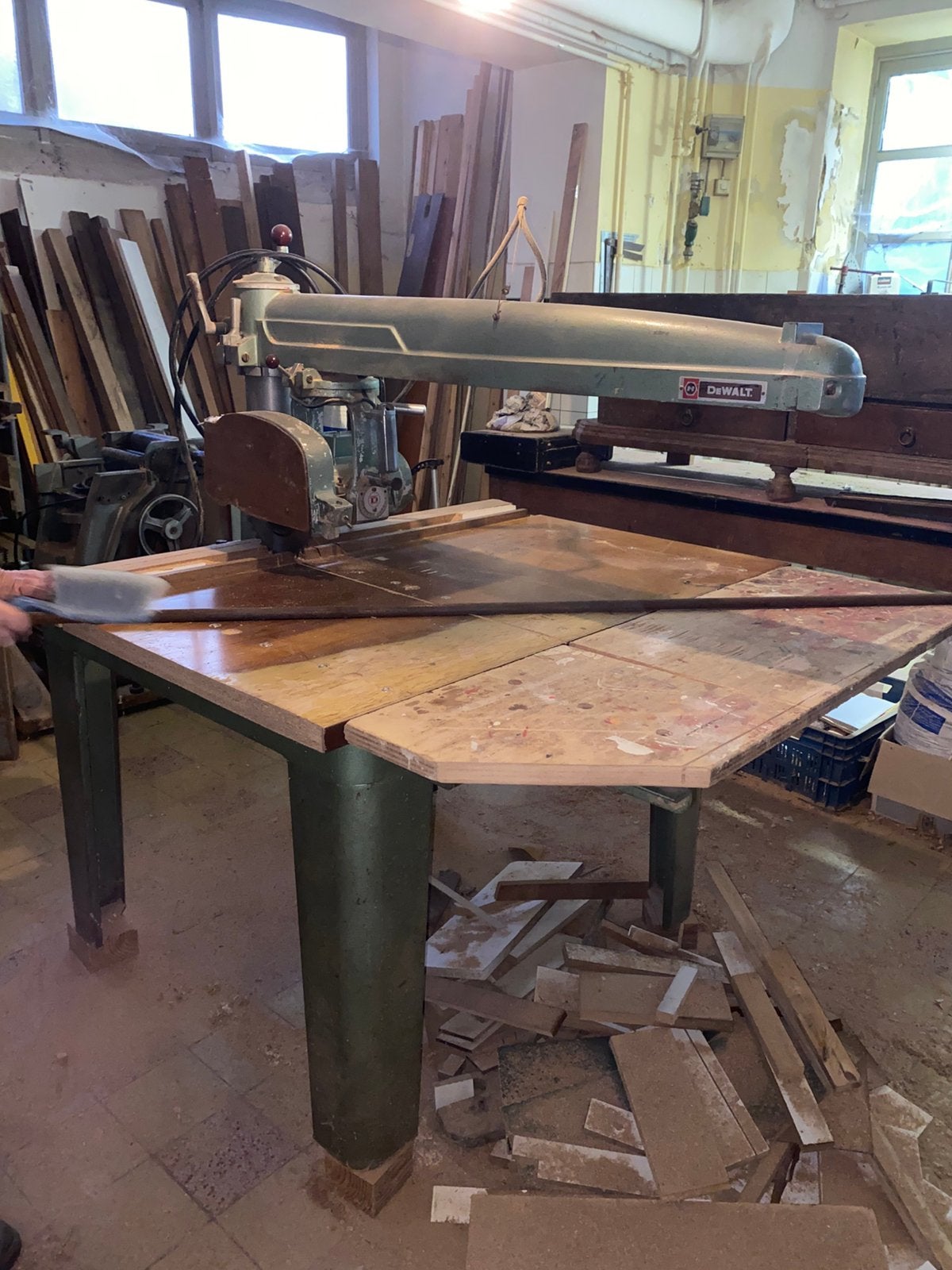 DeWalt radiale armzaag - 1970, Doe-het-zelf en Bouw, Ophalen, Gebruikt, Afkortzaag, 70 mm of meer