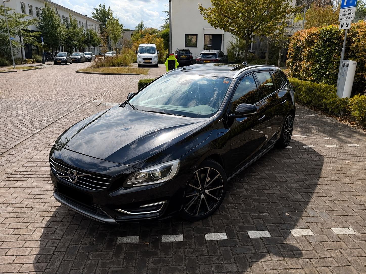 Volvo V60 D6 AWD hybride rechargeable 288 CV, Autos, Achat, Euro 6, V60, Particulier