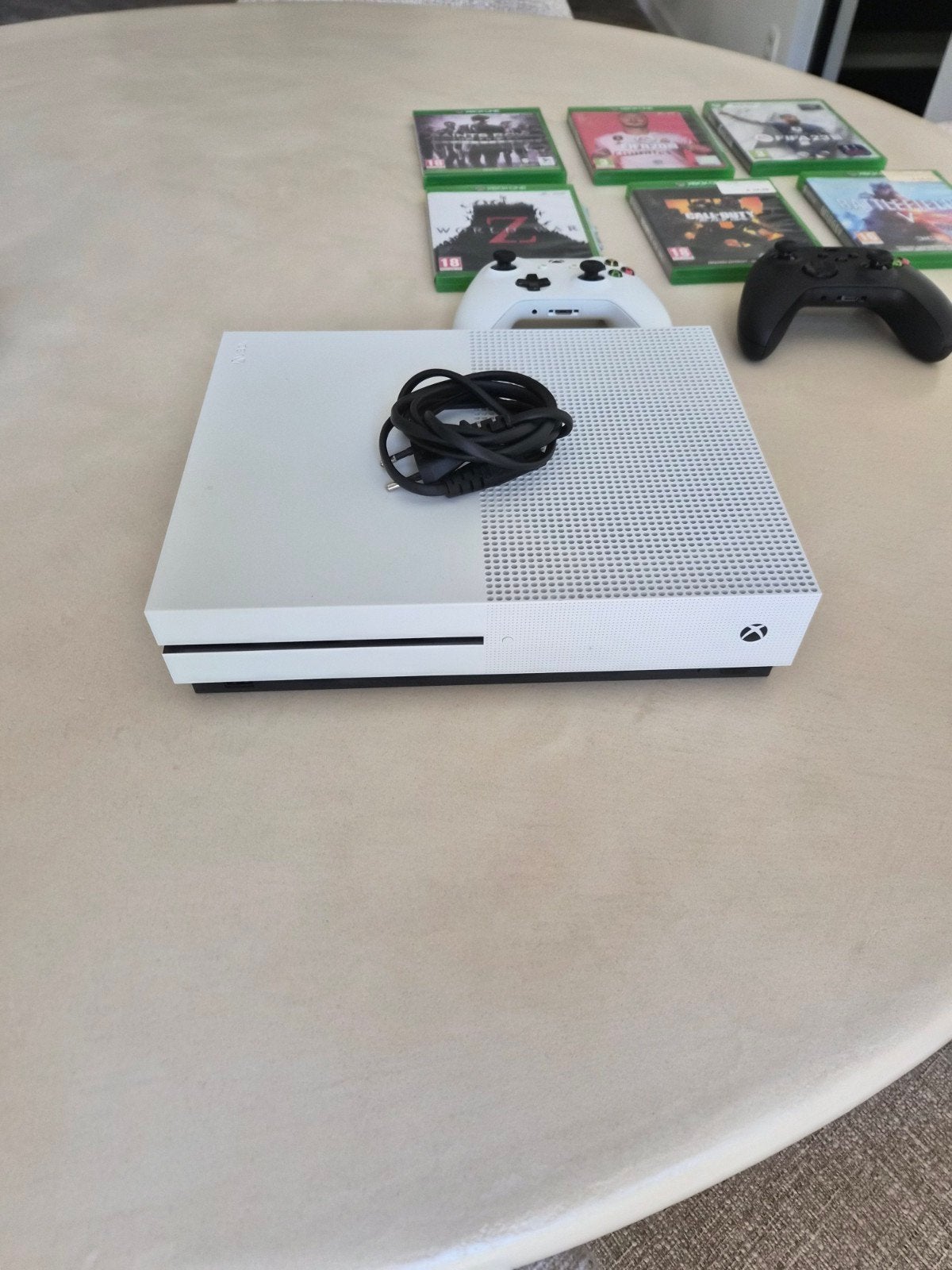 Xbox One + 2 consoles + 6 games, Games en Spelcomputers, Spelcomputers | Xbox One, Ophalen, Xbox One