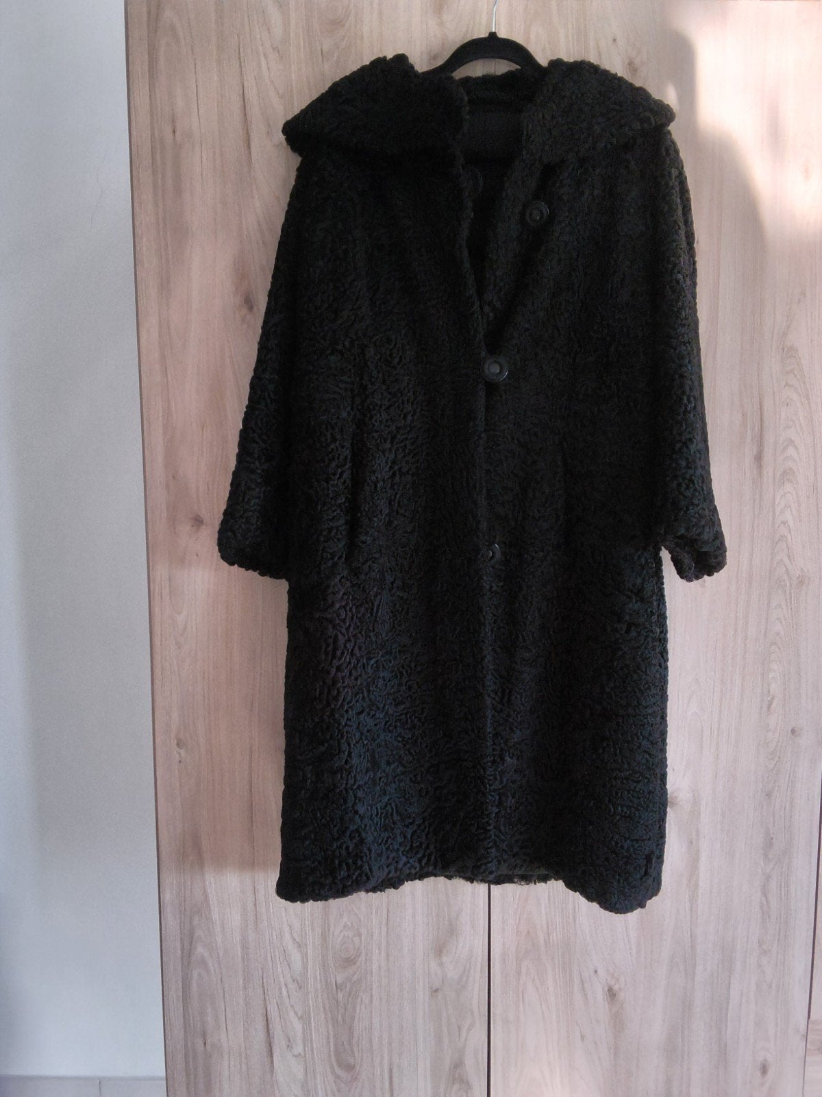 État neuf  1 manteau noir en astrakan, Vêtements | Femmes, Grandes tailles, Enlèvement, Noir