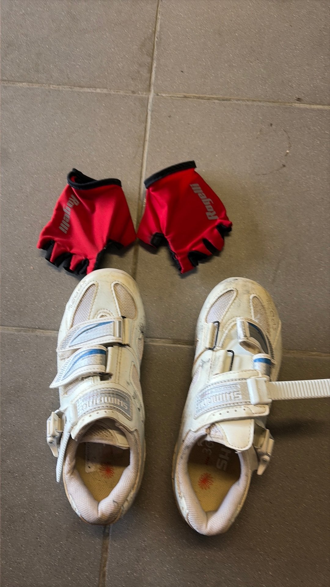Fietsschoenen maat 35 en handschoenen - maat 140, Kinderen en Baby's, Babykleding | Schoentjes en Sokjes, Ophalen, Gebruikt, Jongetje of Meisje